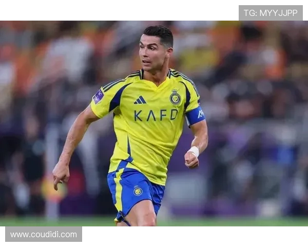 哈萨克斯坦主帅强调防守策略解析C罗跑位与接球特点